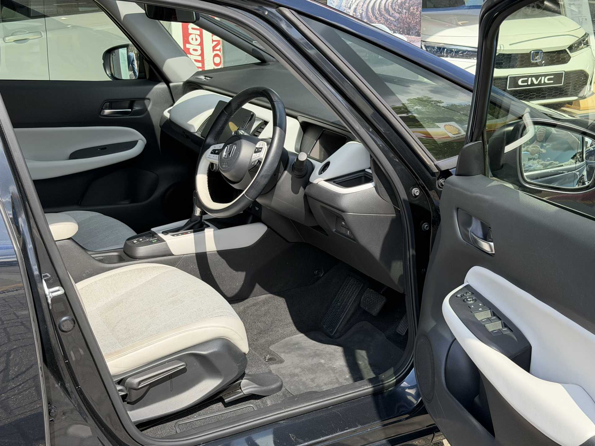 Honda Jazz 1.5 i-MMD Hybrid EX 5dr eCVT - Image 15