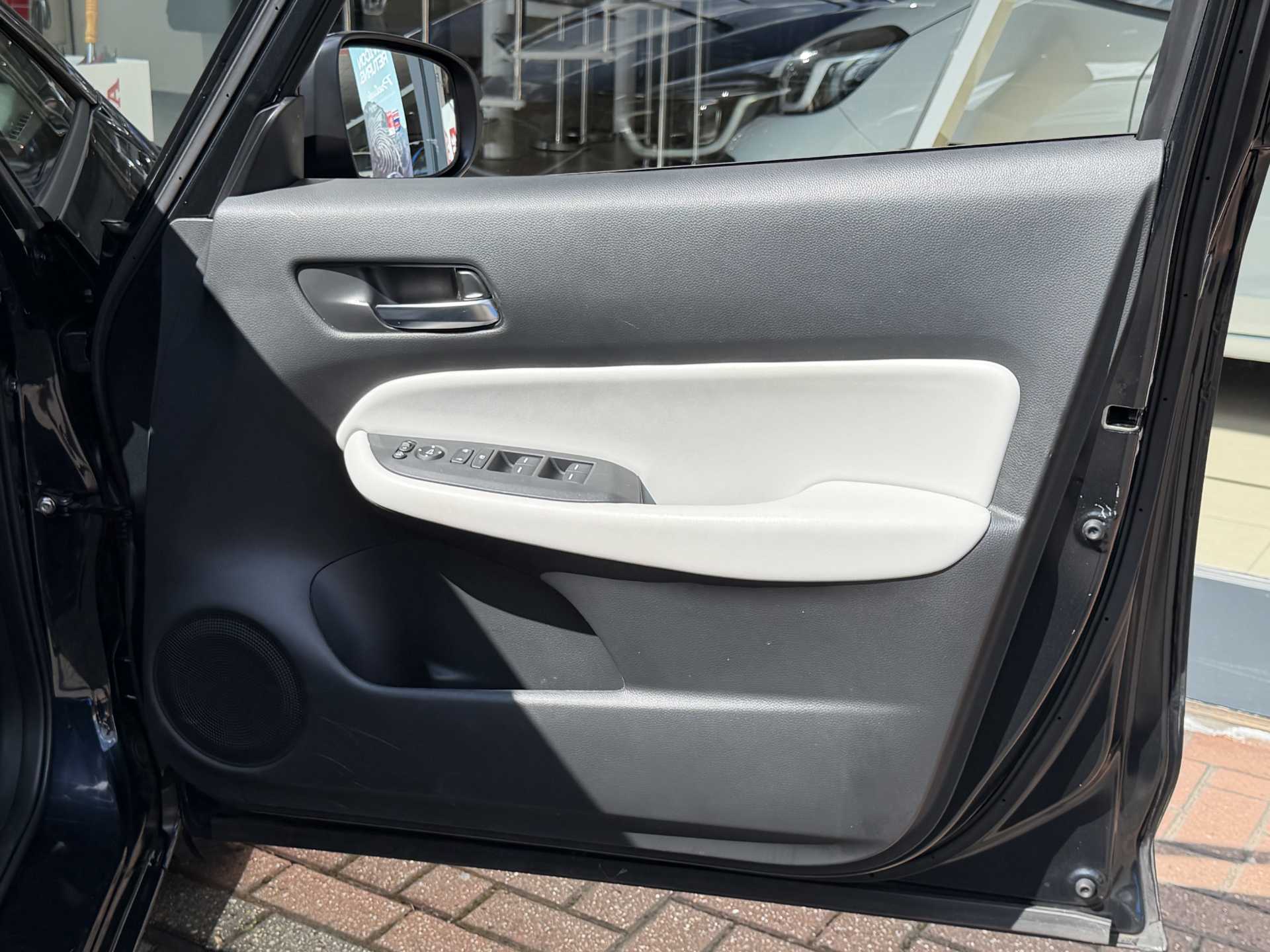 Honda Jazz 1.5 i-MMD Hybrid EX 5dr eCVT - Image 17