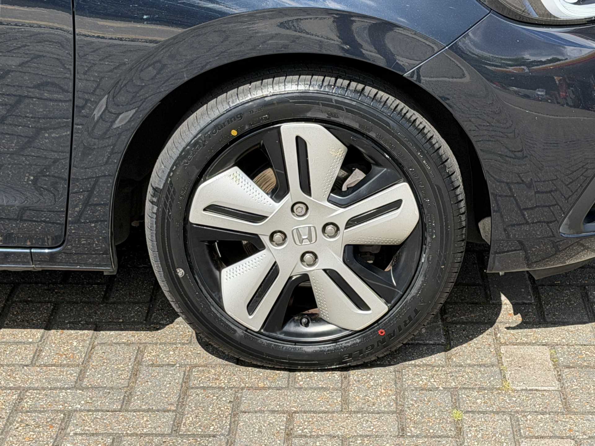 Honda Jazz 1.5 i-MMD Hybrid EX 5dr eCVT - Image 9