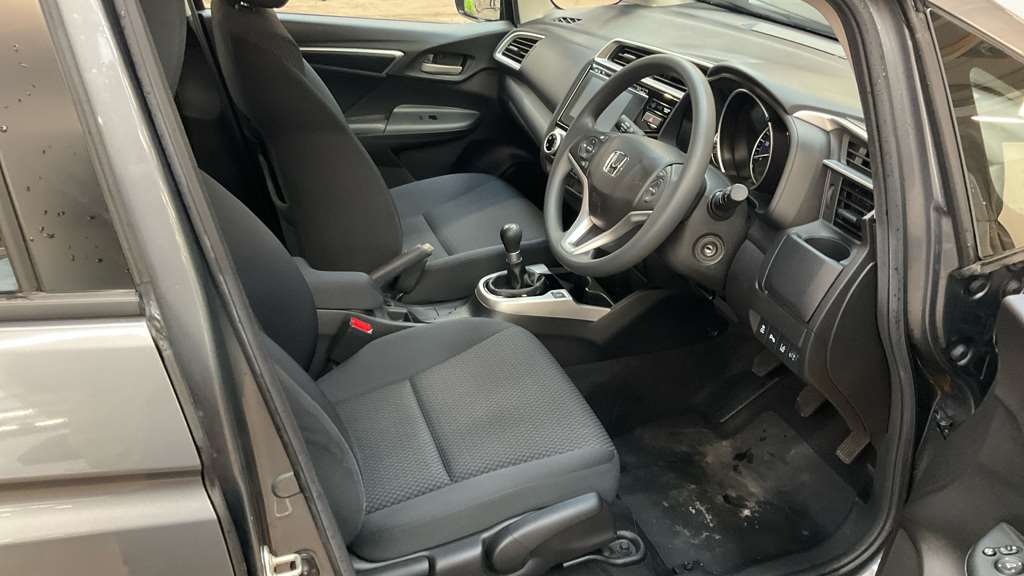 Honda Jazz 1.3 i-VTEC SE 5dr - Image 2