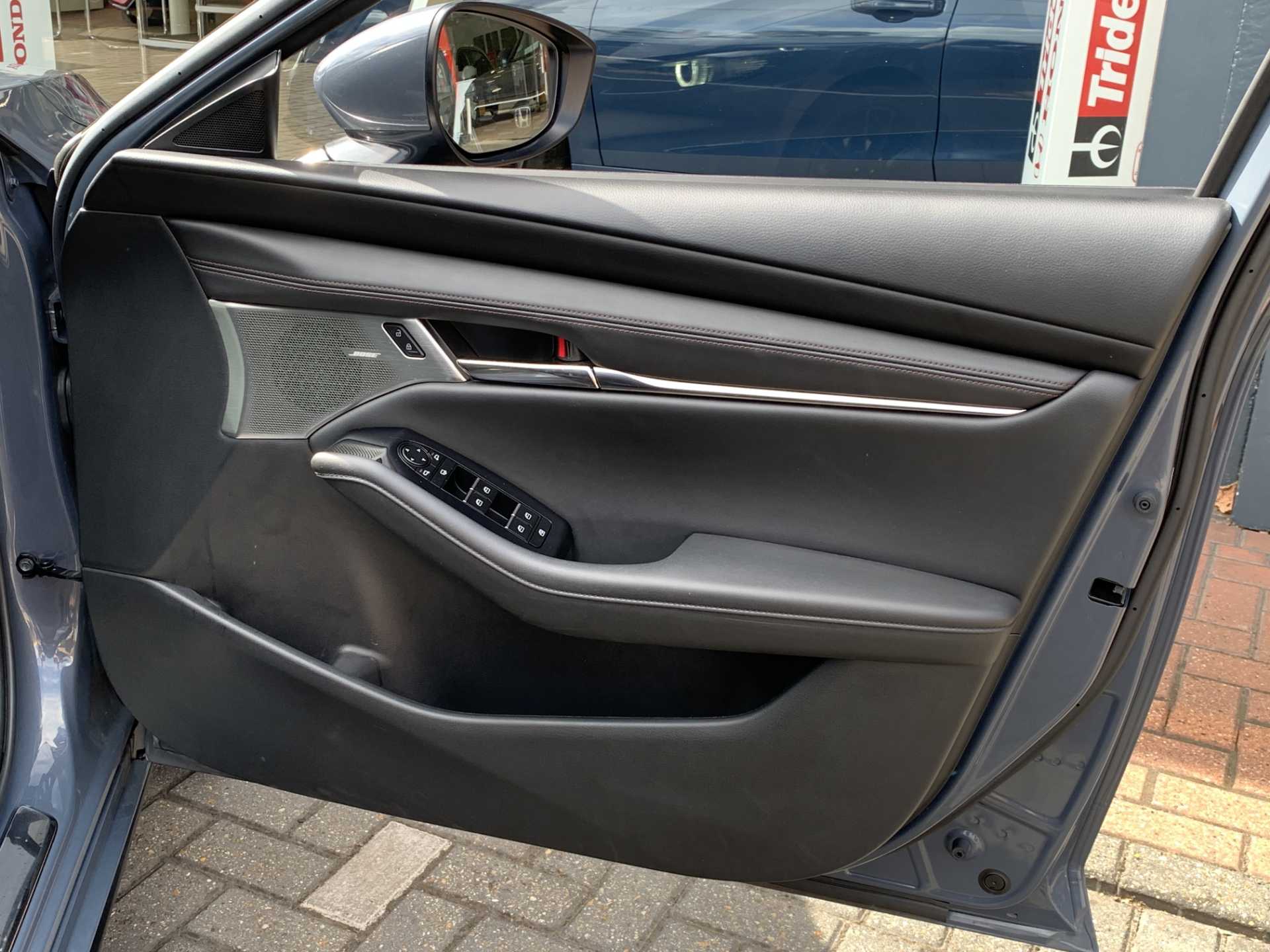 Mazda 3 2.0 Skyactiv X MHEV GT Sport 5dr - Image 17