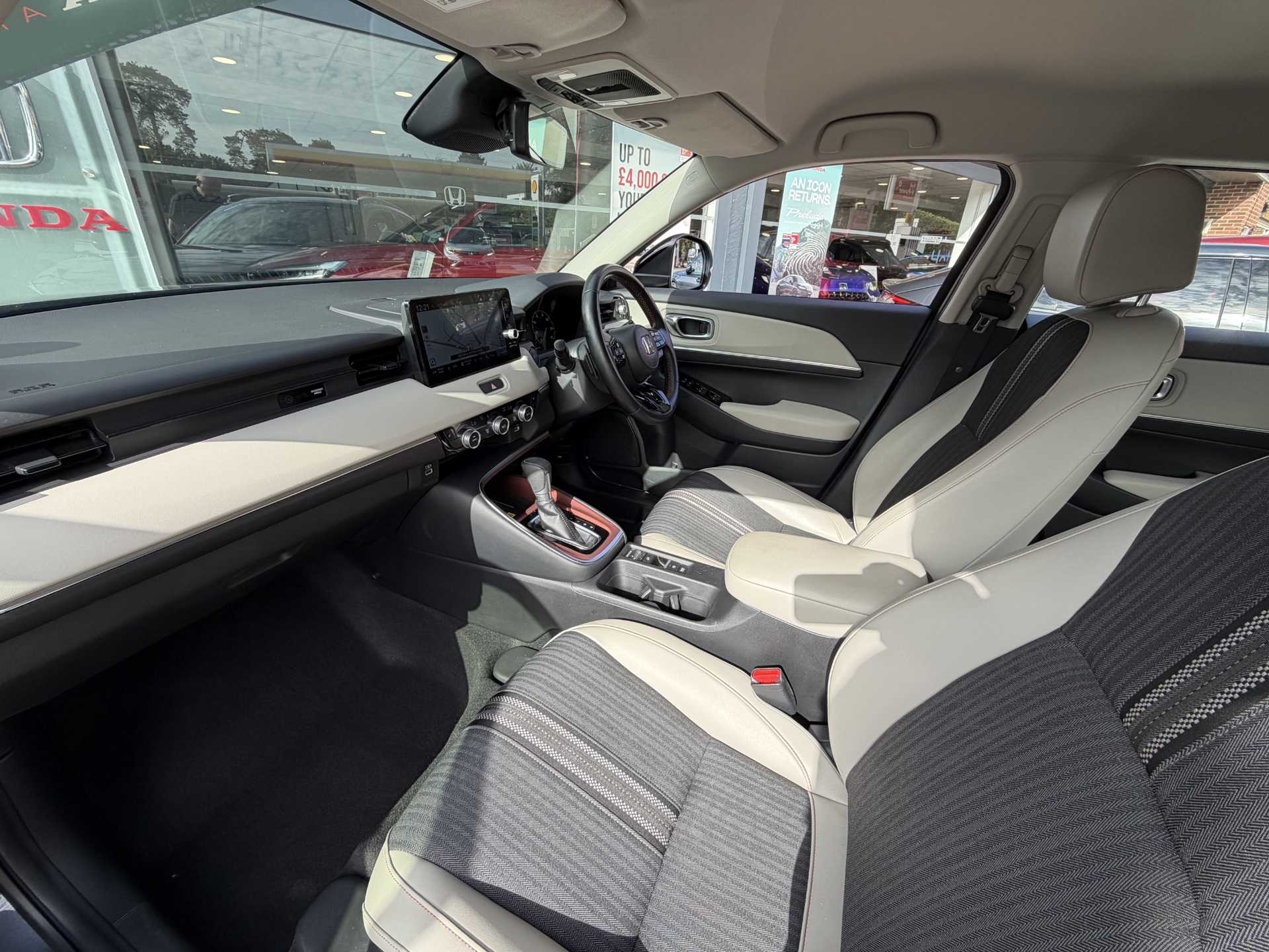 Honda HR-V 1.5 eHEV Advance Style 5dr CVT — image 2
