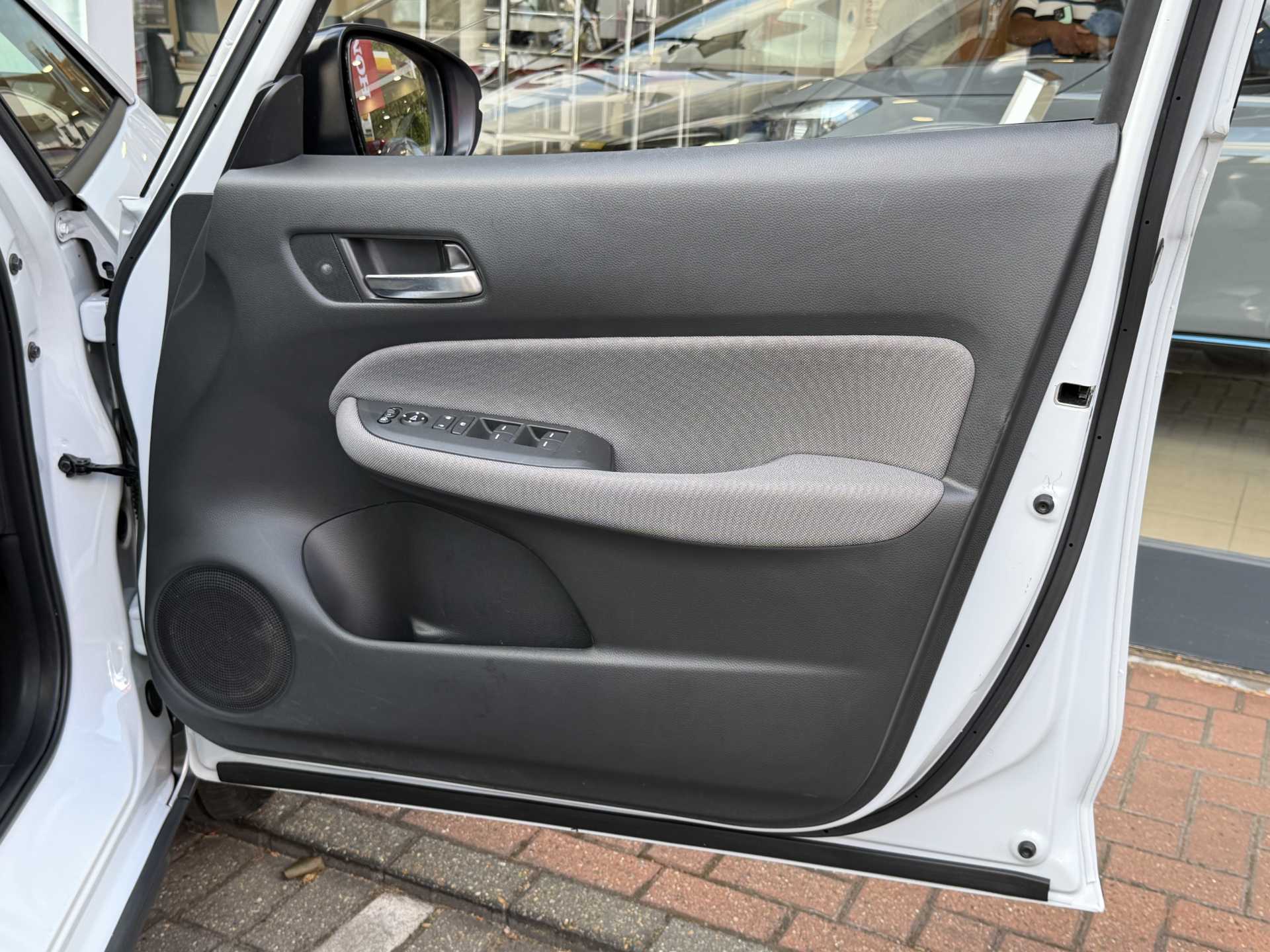 Honda Jazz 1.5 i-MMD Hybrid Crosstar EX 5dr eCVT - Image 17