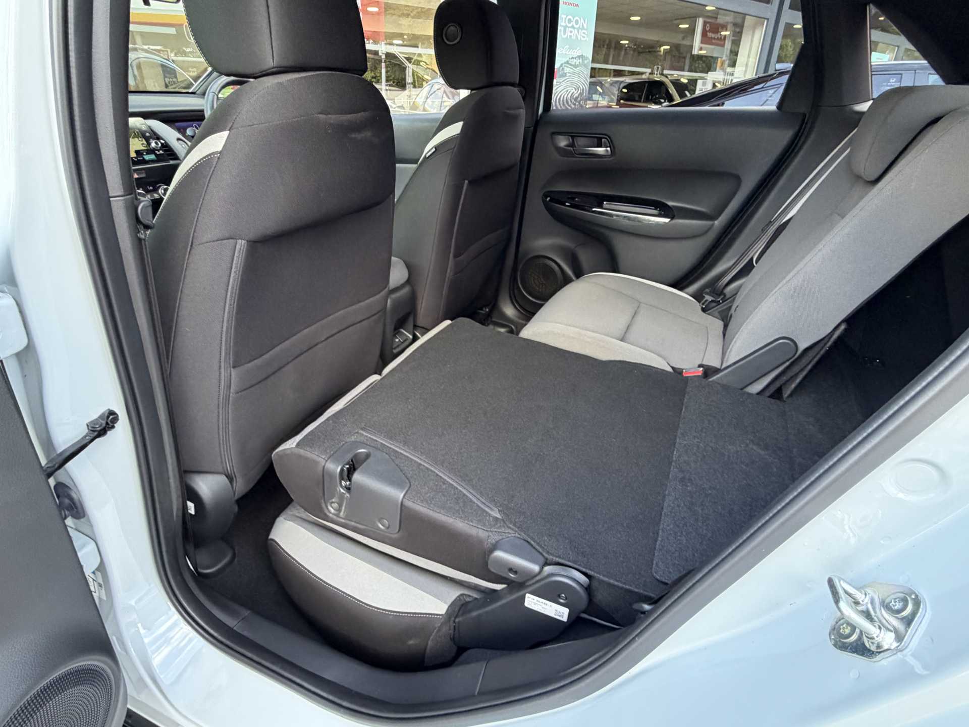 Honda Jazz 1.5 i-MMD Hybrid Crosstar EX 5dr eCVT — image 19