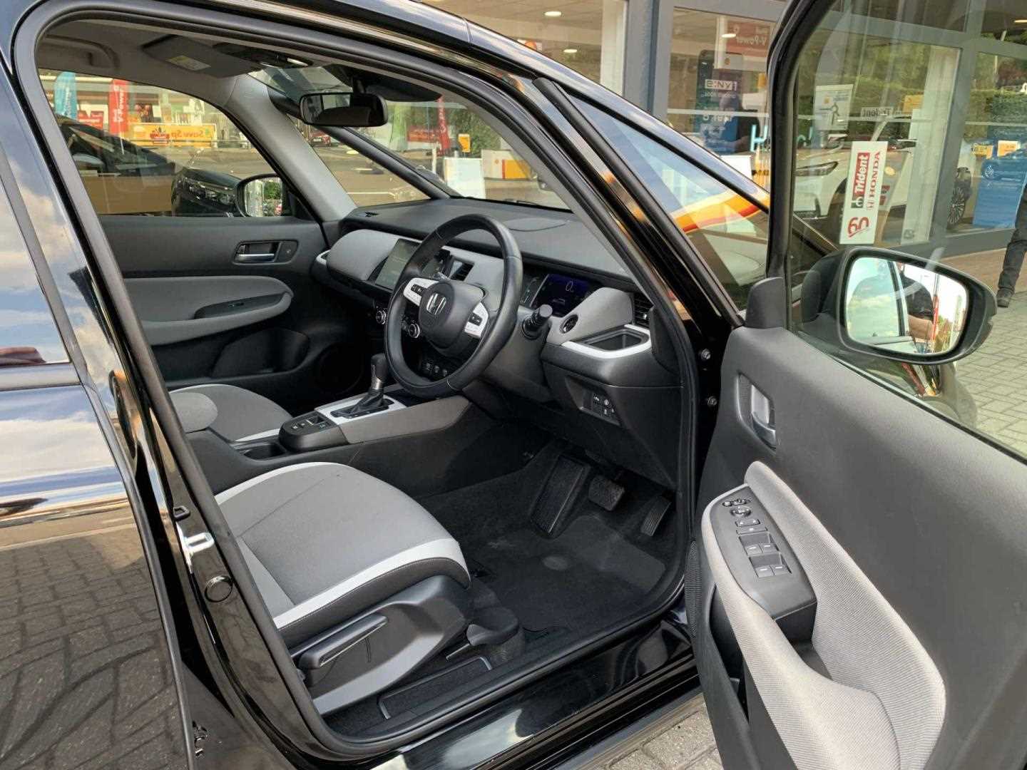 Honda JAZZ 1.5 i-MMD Hybrid Crosstar EX 5dr eCVT - Image 15