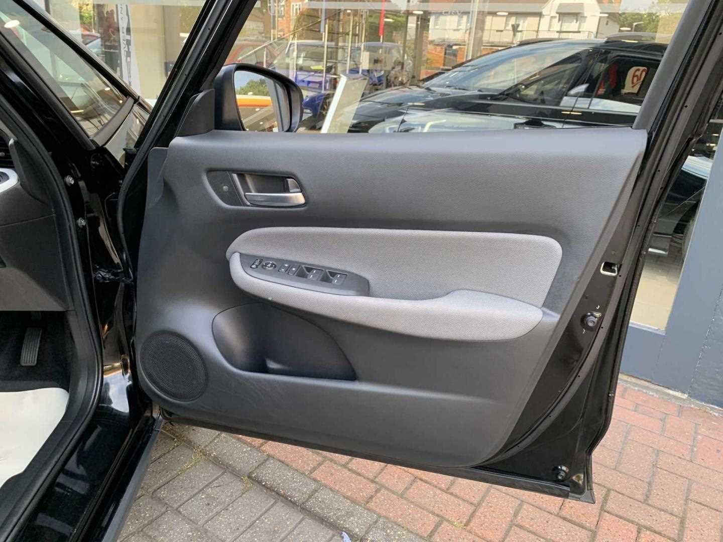 Honda JAZZ 1.5 i-MMD Hybrid Crosstar EX 5dr eCVT - Image 17