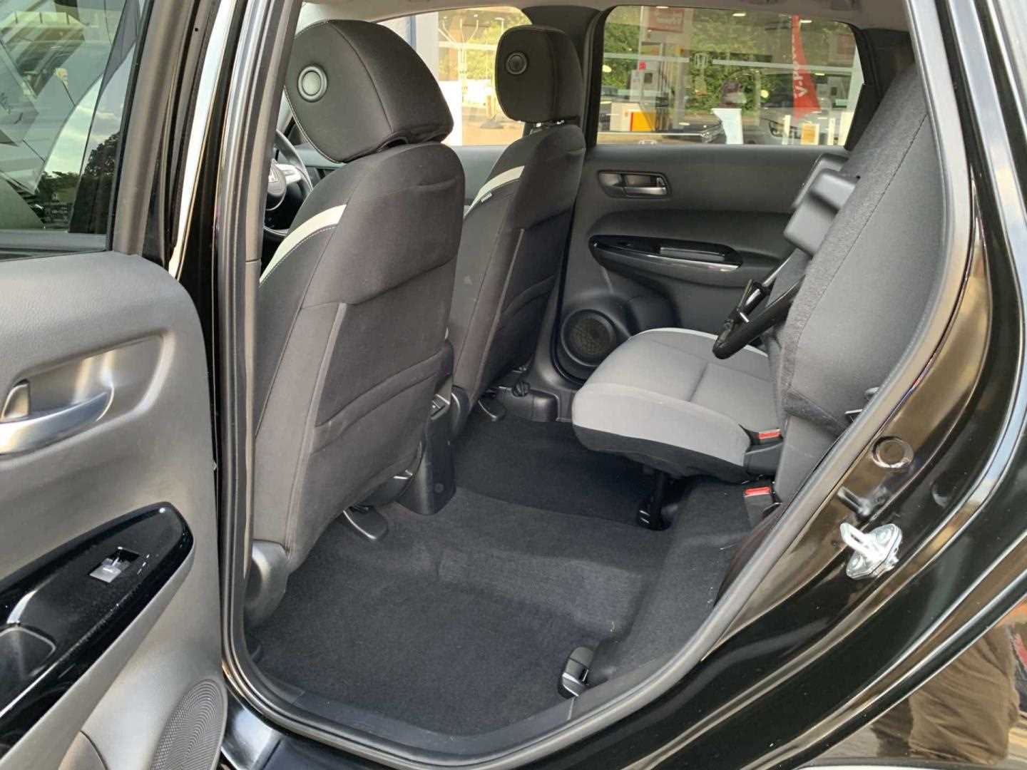 Honda JAZZ 1.5 i-MMD Hybrid Crosstar EX 5dr eCVT - Image 18