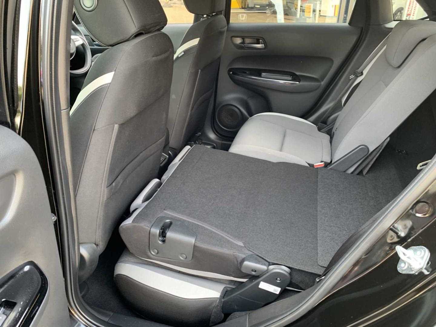 Honda JAZZ 1.5 i-MMD Hybrid Crosstar EX 5dr eCVT - Image 19