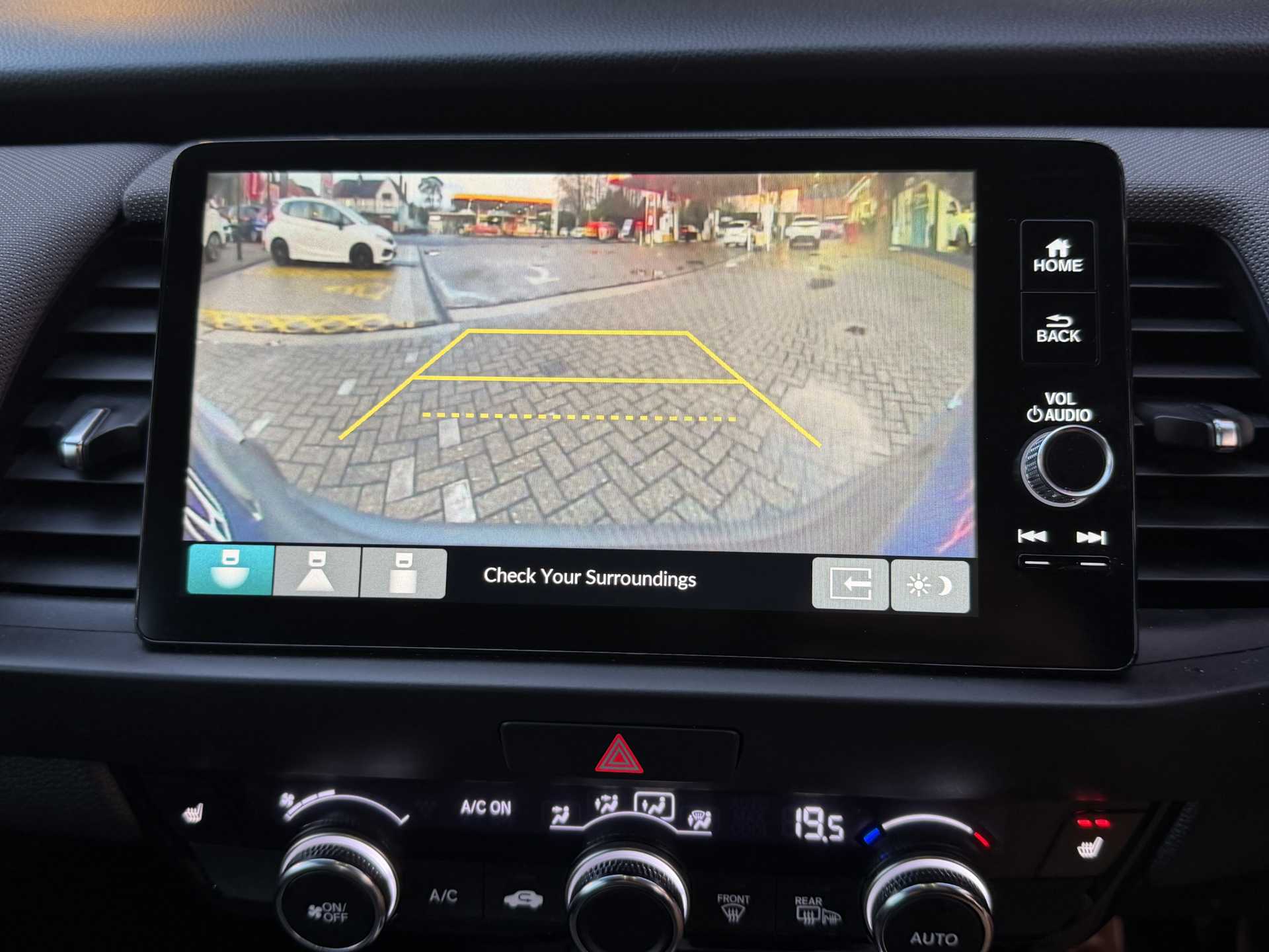 Honda Jazz 1.5 i-MMD Hybrid Crosstar EX 5dr eCVT - Image 14