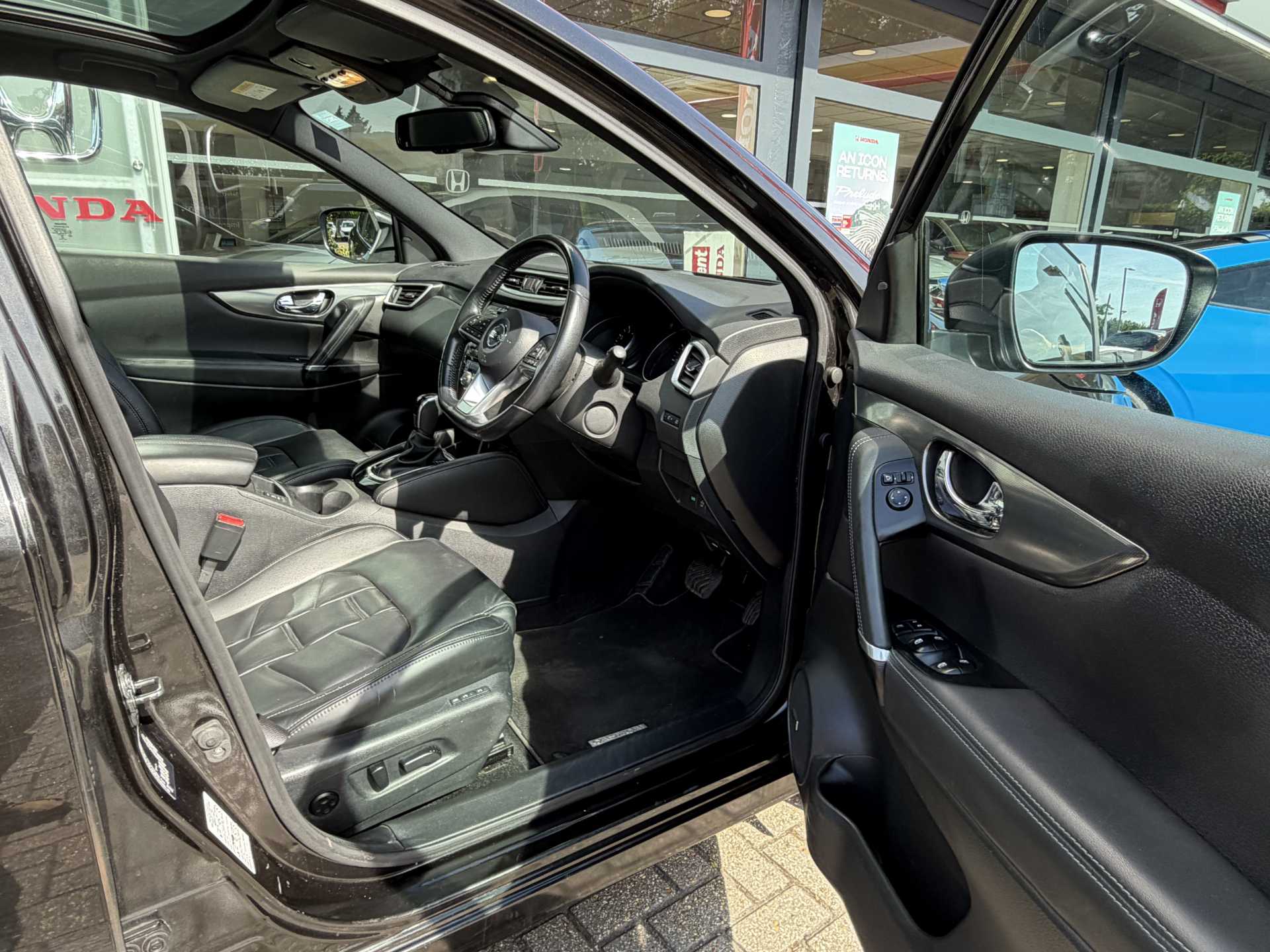 Nissan QASHQAI 1.2 DiG-T Tekna 5dr Xtronic - Image 15