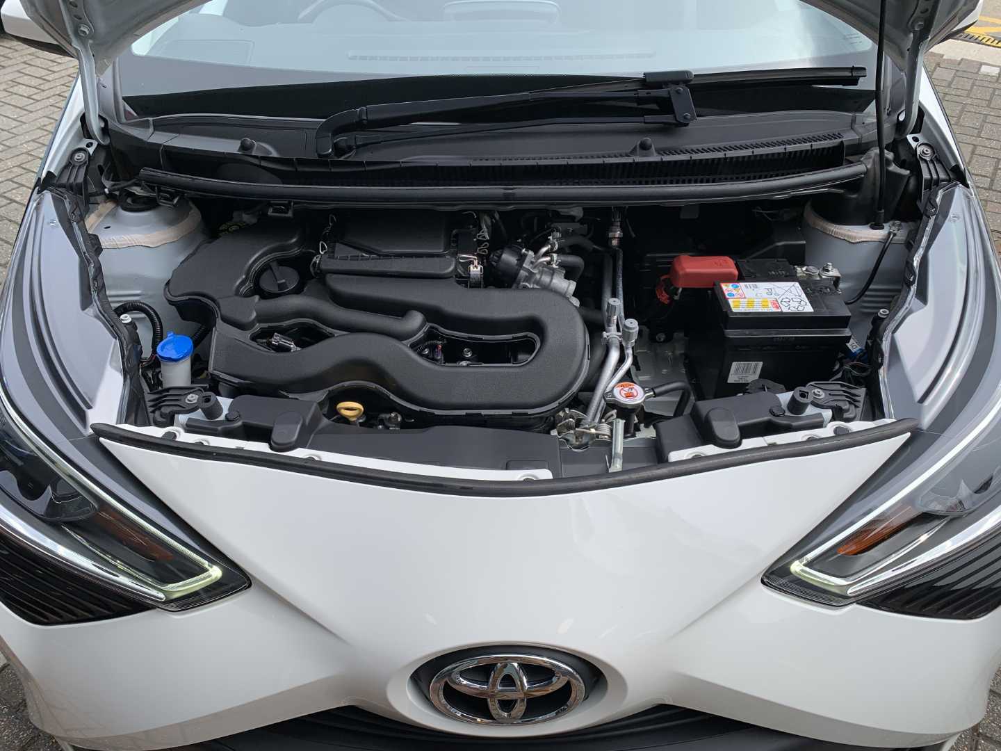 Toyota AYGO 1.0 VVT-i X-Play TSS 5dr x-shift - Image 20