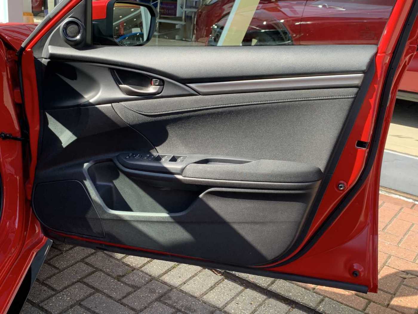 Honda Civic 1.5 VTEC Turbo Sport 5dr - Image 17