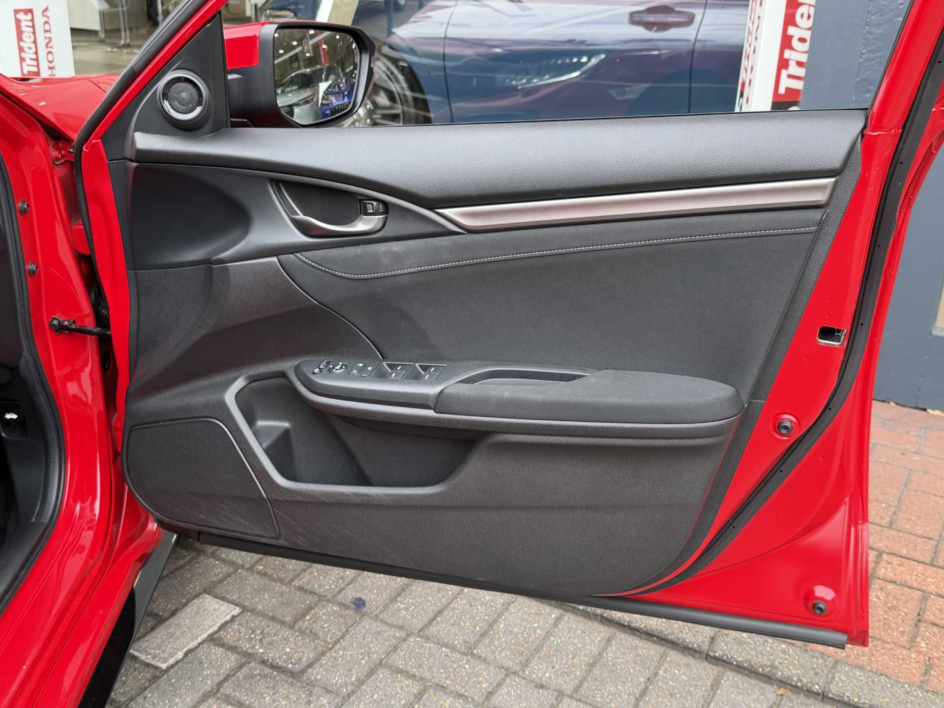 Honda Civic 1.5 VTEC Turbo Sport 5dr - Image 17