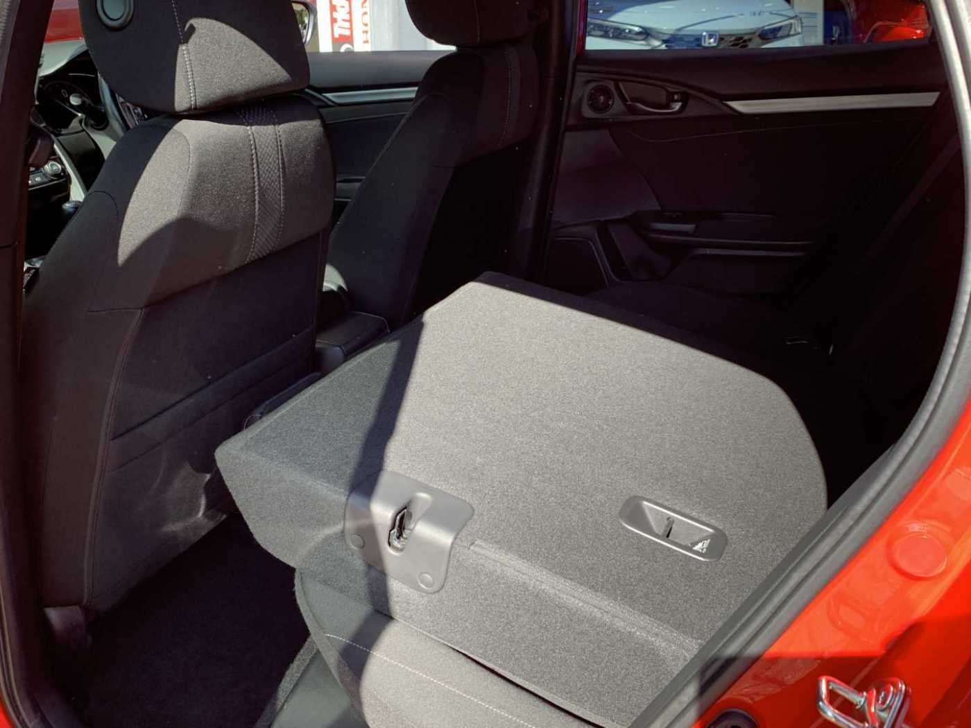 Honda Civic 1.5 VTEC Turbo Sport 5dr - Image 18
