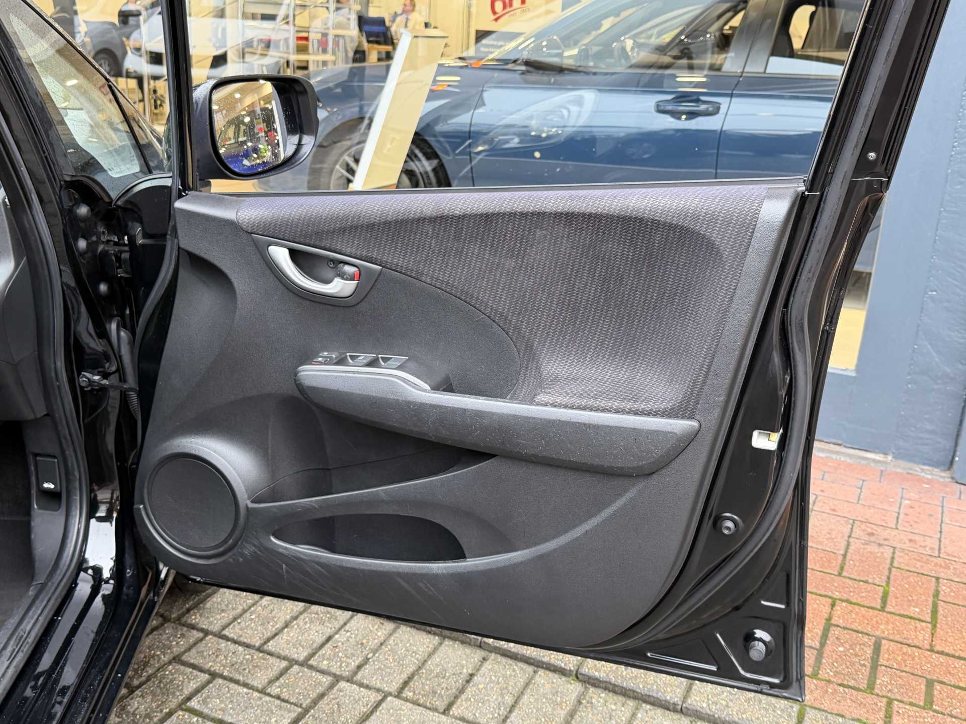 Honda Jazz 1.4 i-VTEC ES Plus 5dr CVT - Image 17