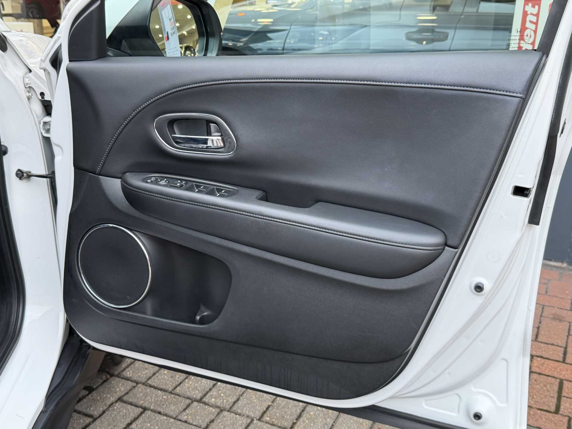 Honda HR-V 1.5 i-VTEC EX CVT 5dr - Image 17