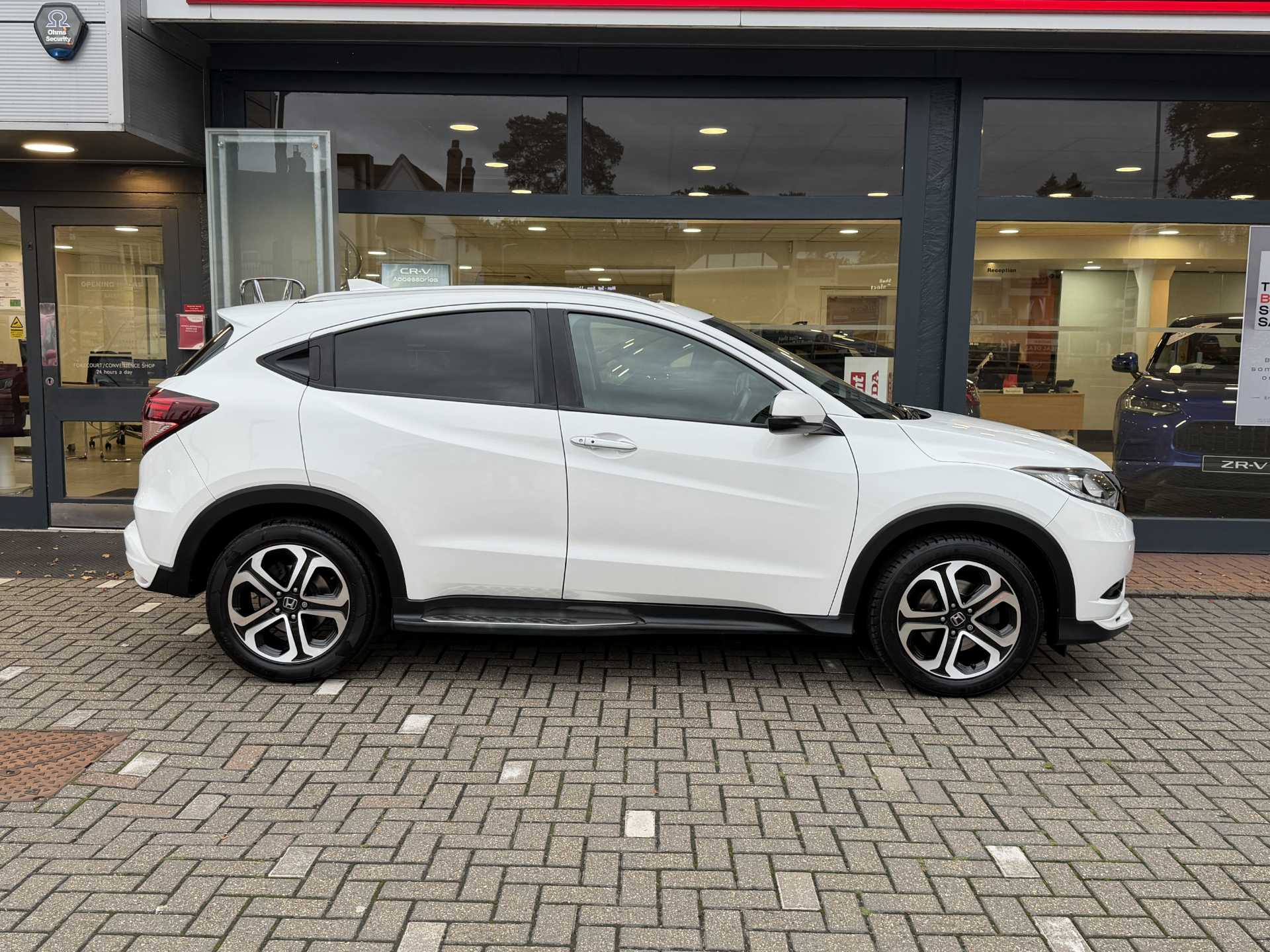Honda HR-V 1.5 i-VTEC EX CVT 5dr - Image 5