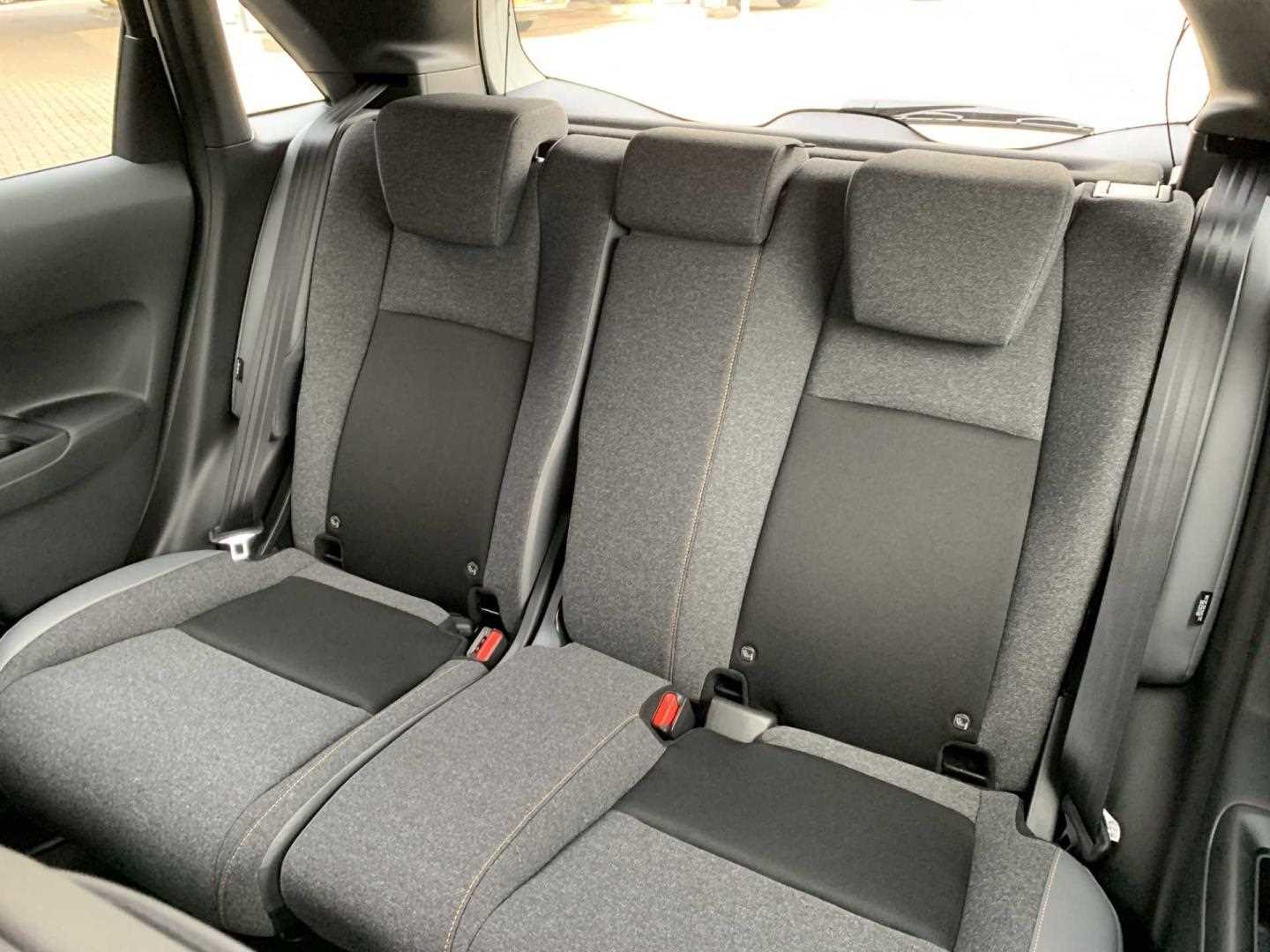 Honda JAZZ 1.5 i-MMD Hybrid Advance Sport 5dr eCVT - Image 8