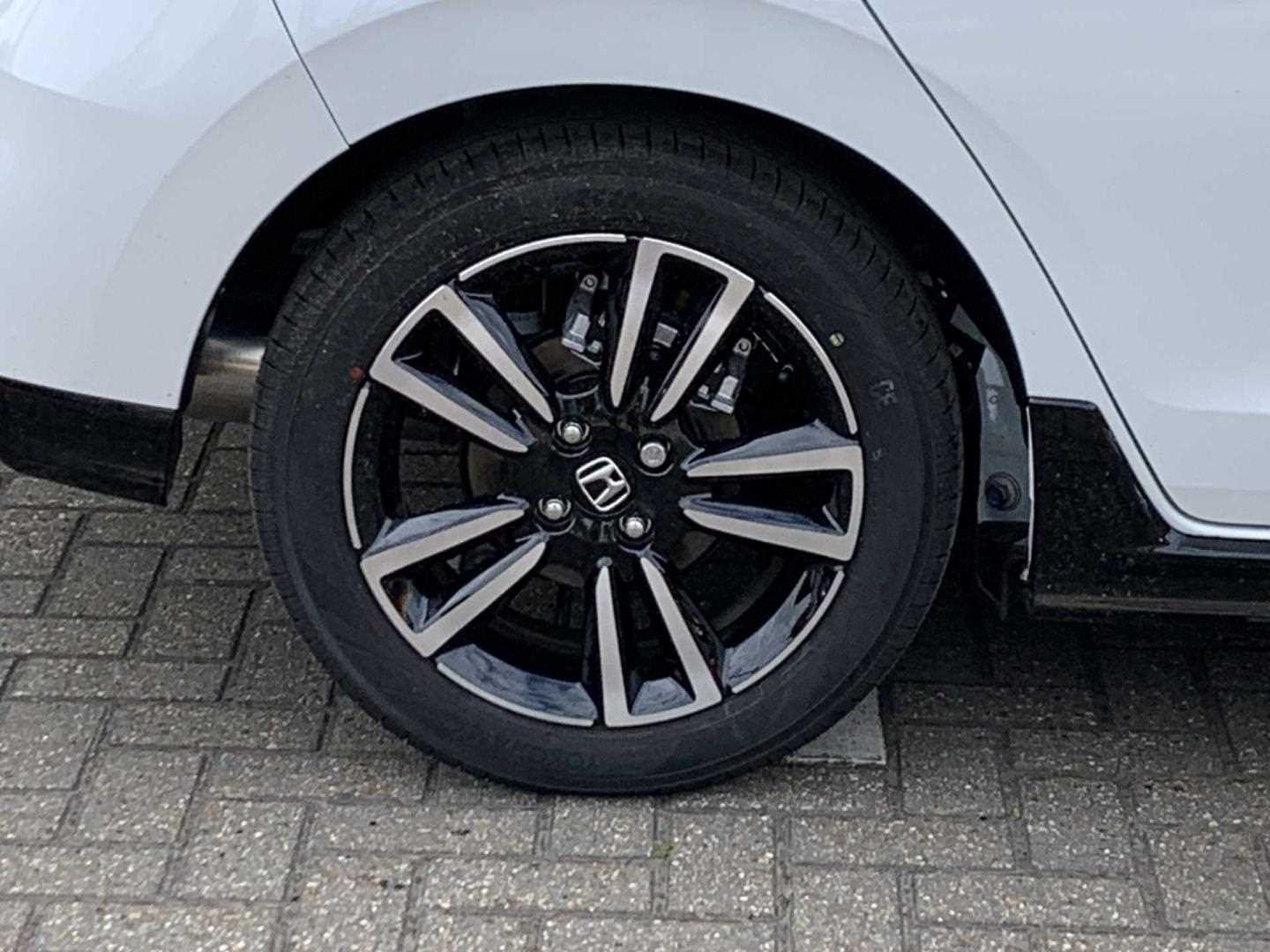Honda JAZZ 1.5 i-MMD Hybrid Advance Sport 5dr eCVT - Image 9