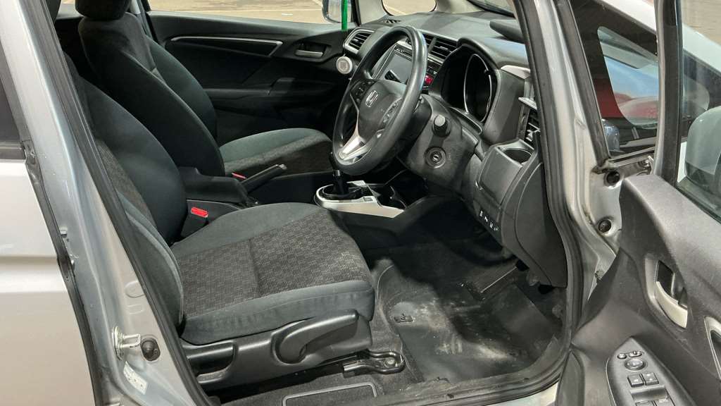 Honda Jazz 1.3 SE 5dr - Image 2