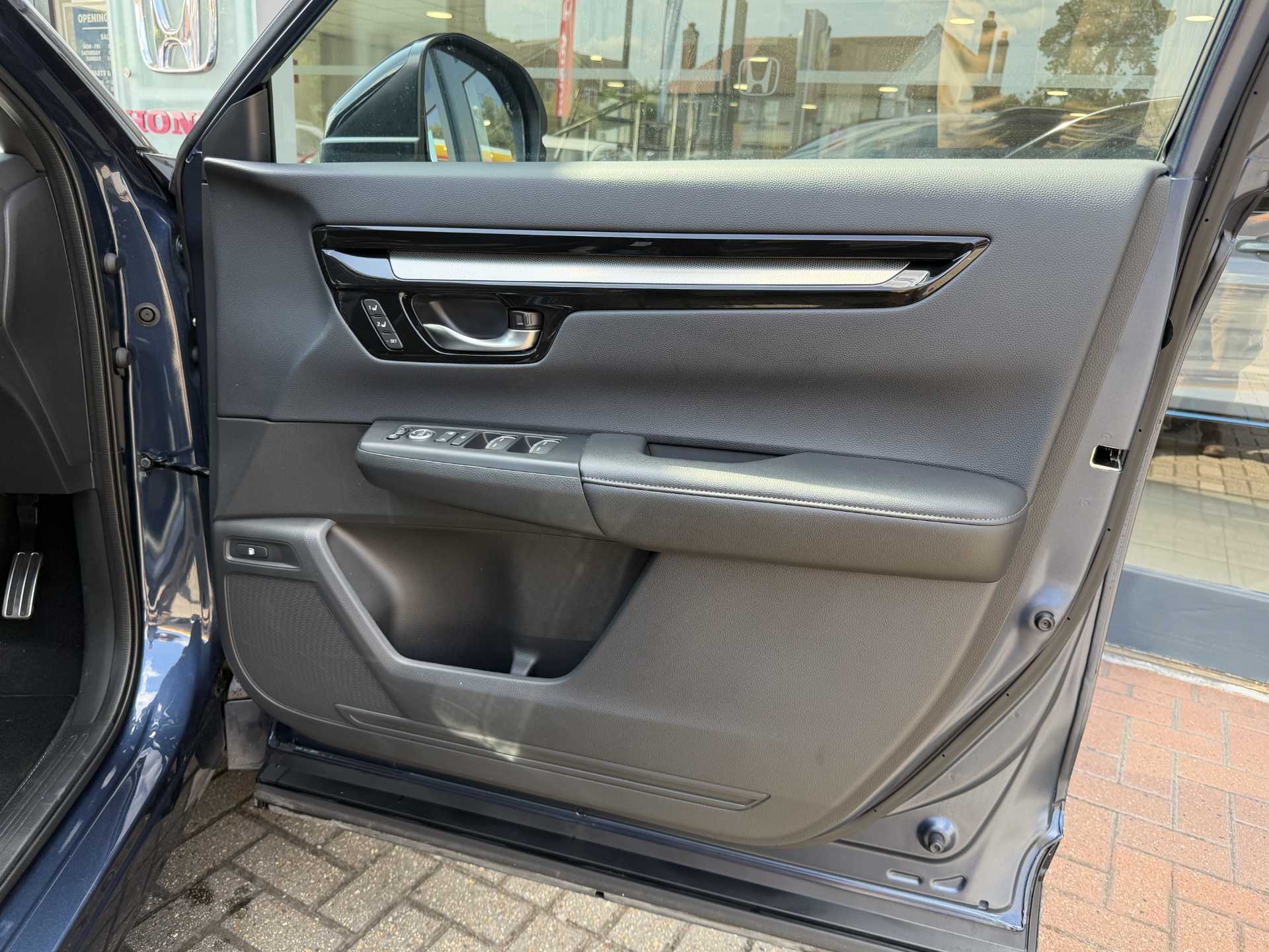 Honda CR-V 2.0 ePHEV Advance Tech 5dr eCVT - Image 17