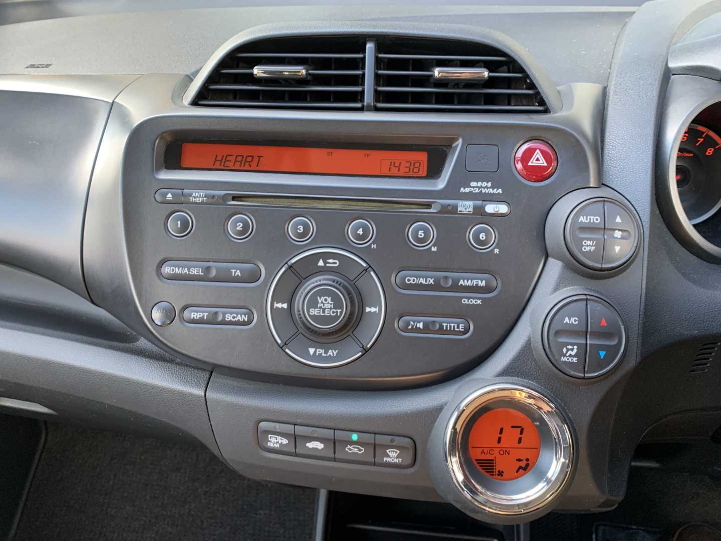 Honda JAZZ 1.4 i-VTEC ES Plus 5dr CVT - Image 14
