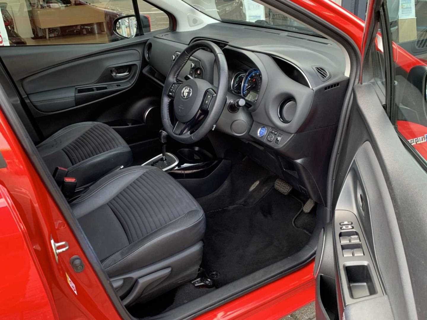 Toyota YARIS 1.5 Hybrid Excel 5dr CVT [Nav] - Image 15
