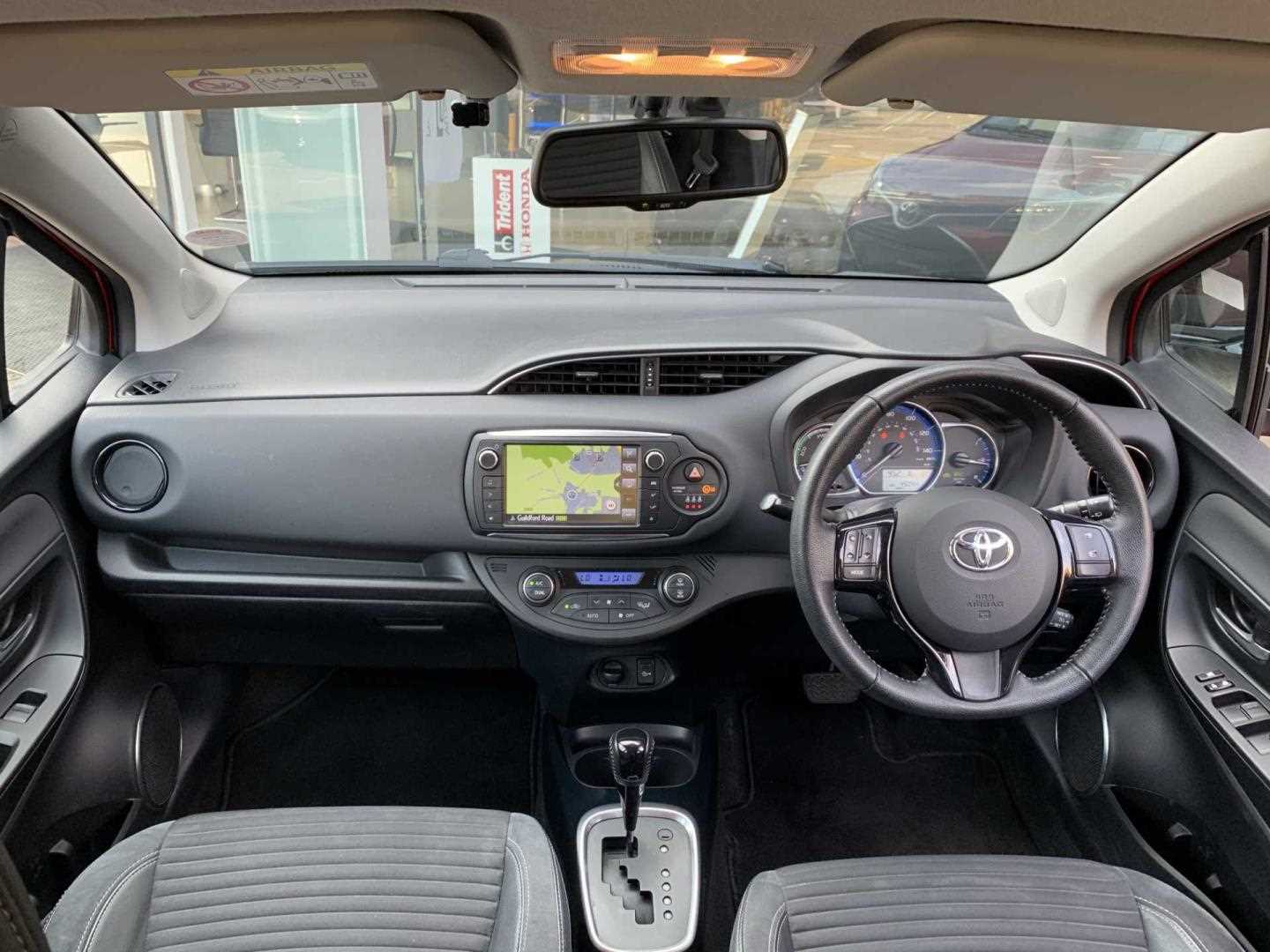 Toyota YARIS 1.5 Hybrid Excel 5dr CVT [Nav] - Image 4