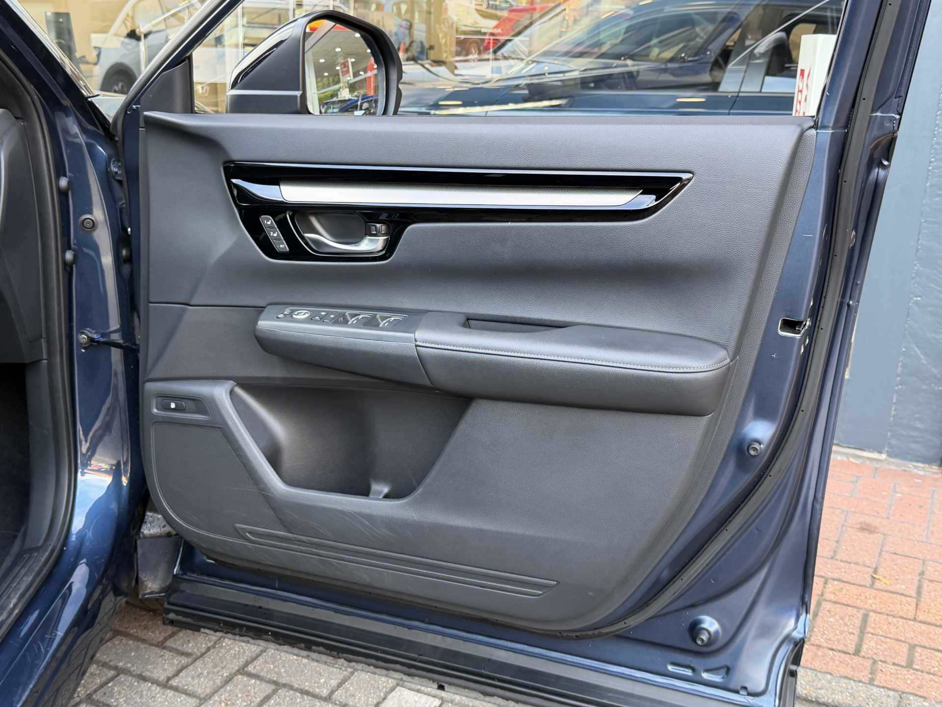Honda CR-V 2.0 ePHEV Advance Tech 5dr eCVT - Image 17