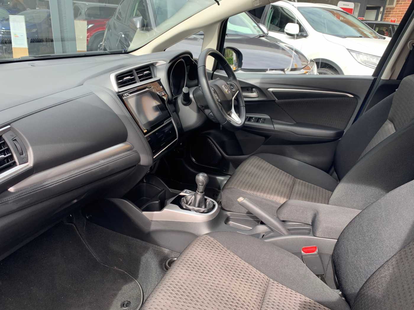 Honda JAZZ 1.3 i-VTEC EX Navi 5dr - Image 2
