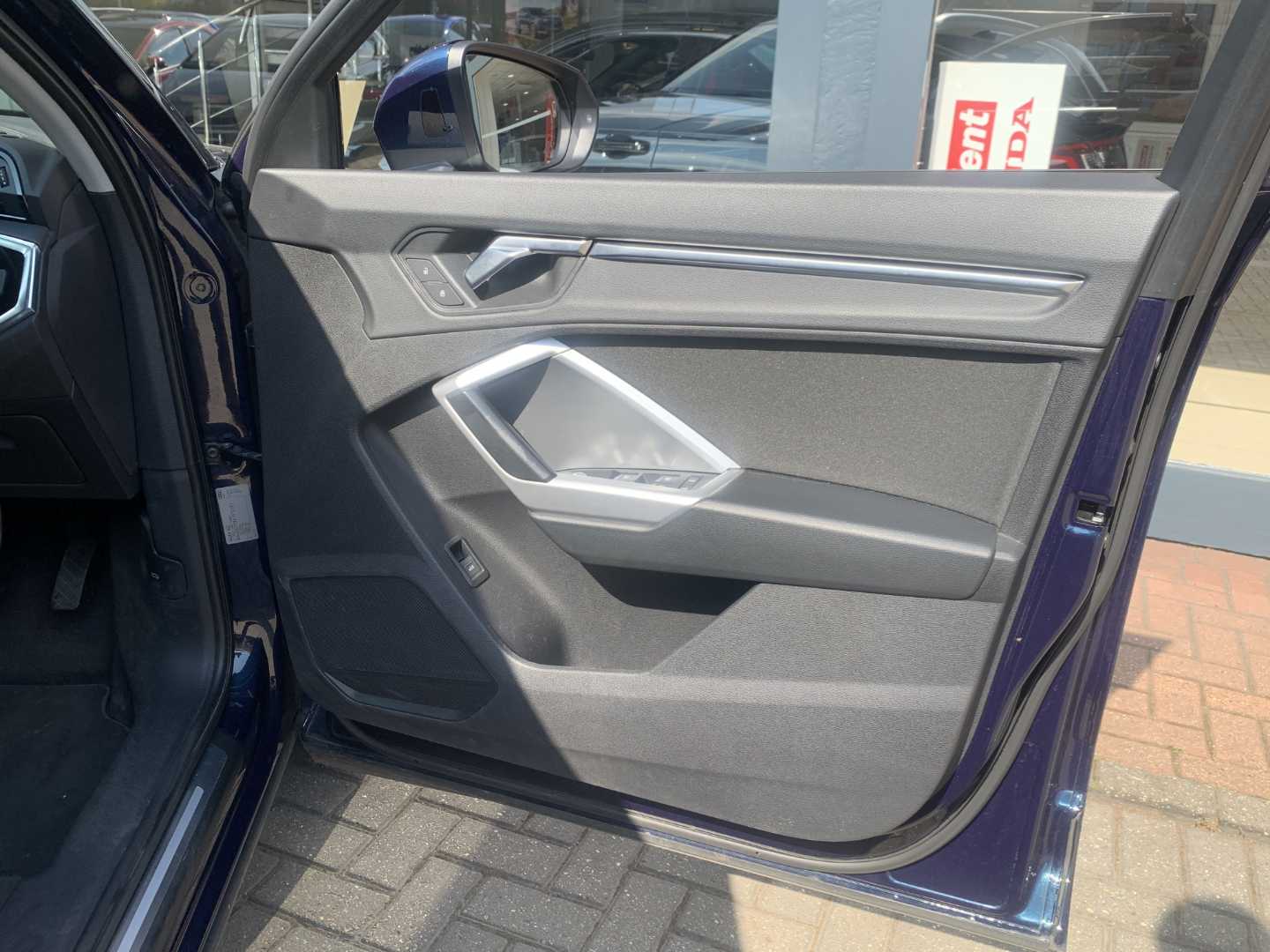 Audi Q3 35 TFSI Sport 5dr - Image 17