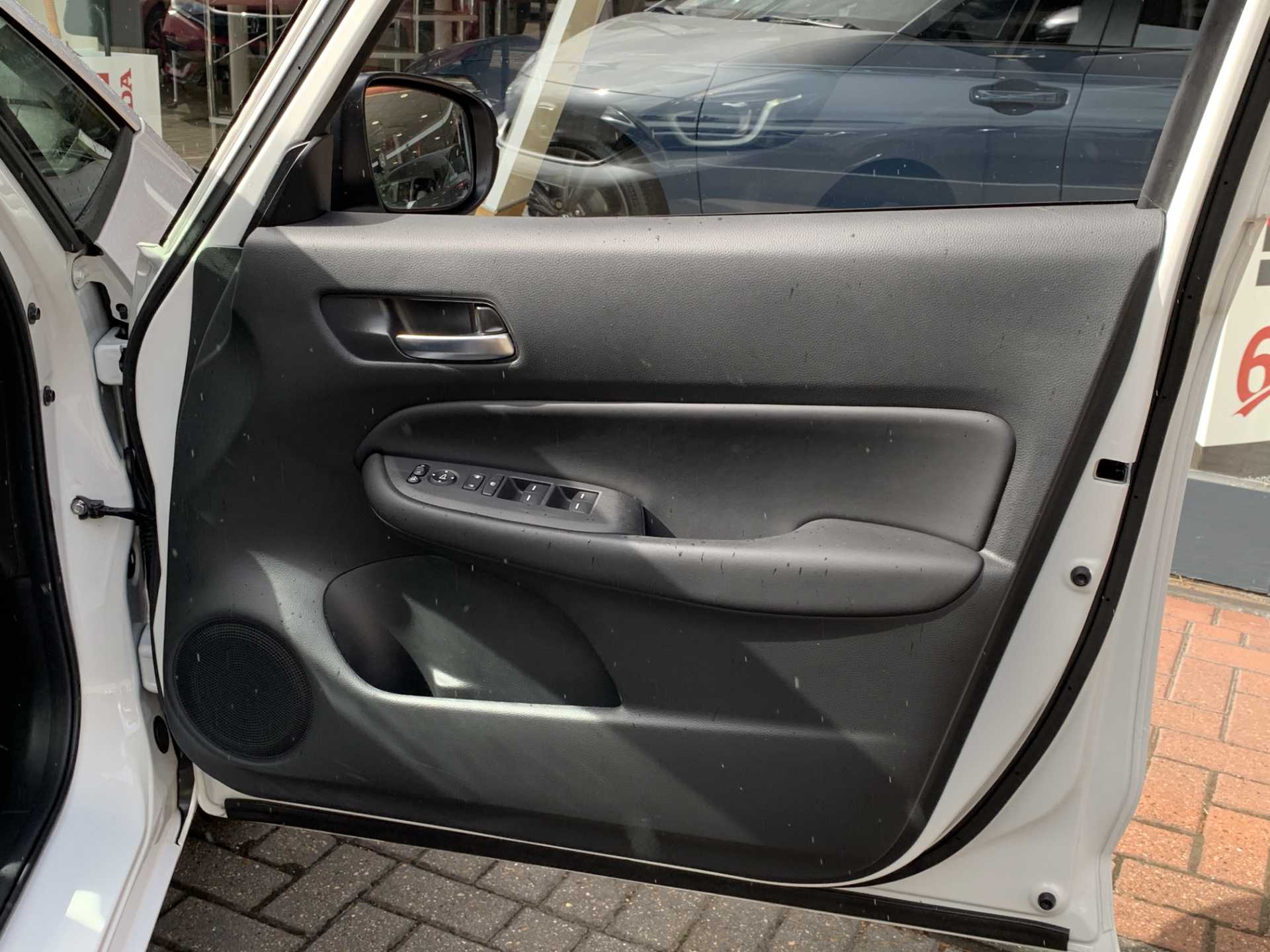 Honda Jazz 1.5 i-MMD Hybrid EX 5dr eCVT - Image 17