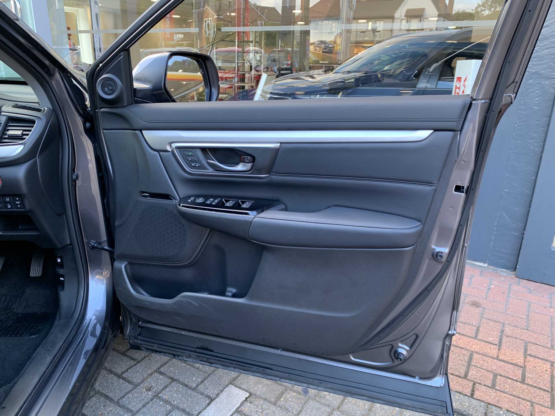 Honda CR-V 2.0 i-MMD Hybrid EX 5dr eCVT - Image 17
