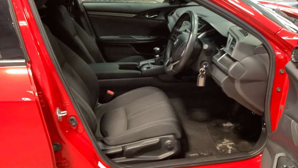 Honda Civic 1.5 VTEC Turbo Sport 5dr - Image 2
