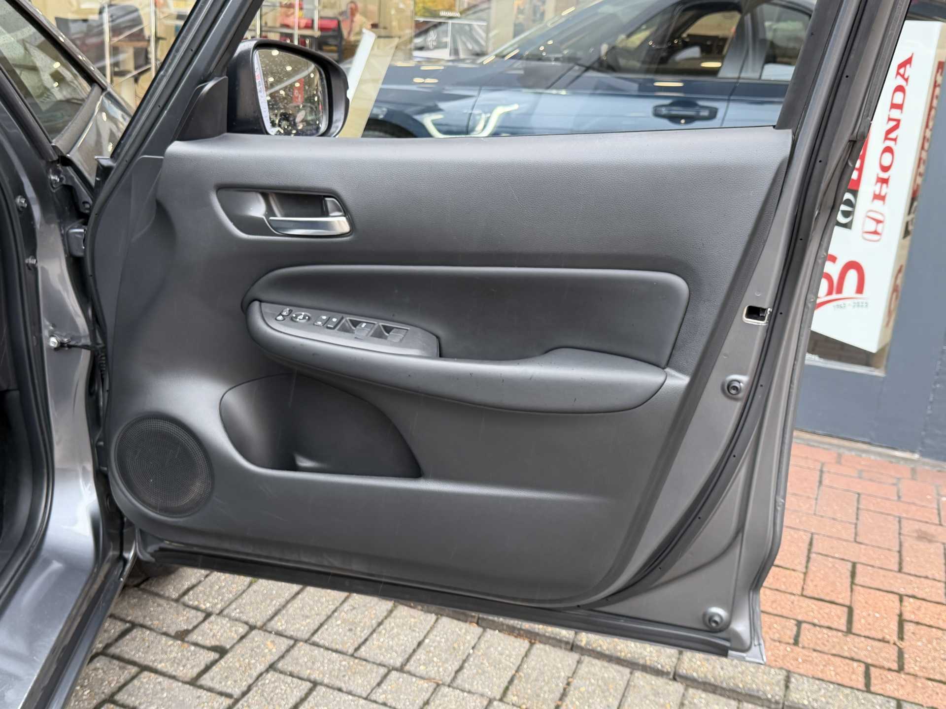 Honda Jazz 1.5 i-MMD Hybrid SR 5dr eCVT - Image 17
