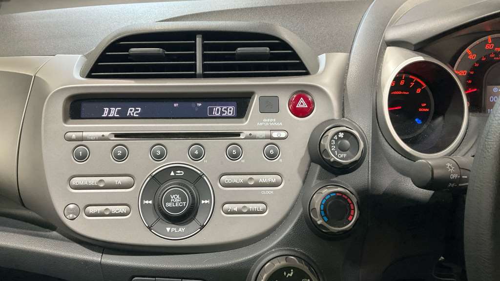 Honda Jazz 1.4 i-VTEC ES 5dr - Image 4